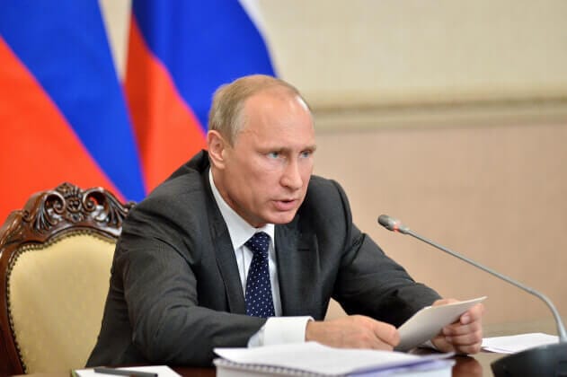 Мусор, энергетики и наркотики в кинотеатрах: Путин подписал несколько законов о запрете