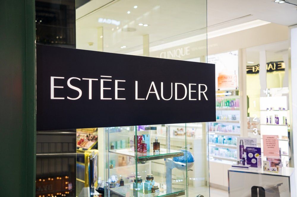 В IV квартале убыток компании Estee Lauder увеличился почти в 2 раза