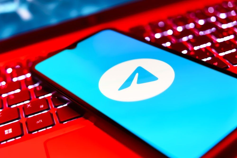 Бренды столкнулись с падением охватов в Telegram, но почти не потеряли аудиторию