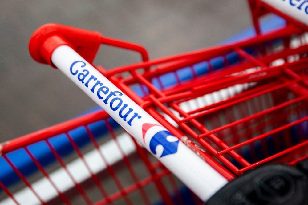 Carrefour закроет десятки гипермаркетов и супермаркетов во Франции