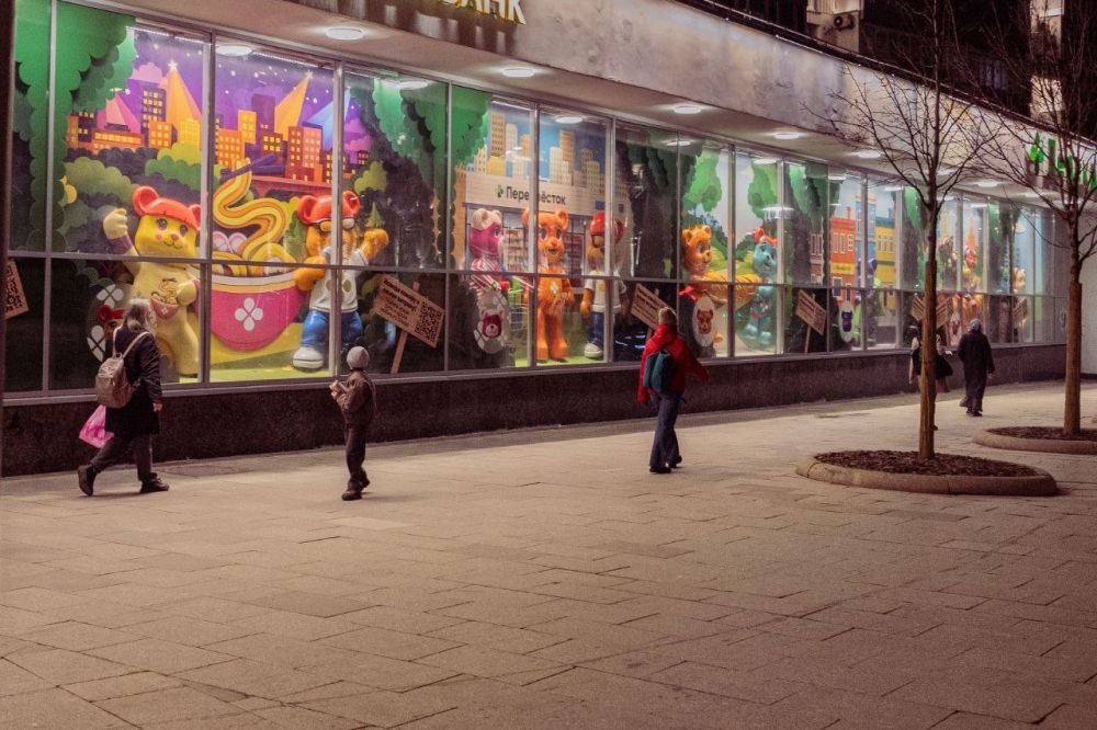Дайджест 30.03-05.04: В Москве и Петербурге рухнул спрос на курьеров, Поколение Z не видит разницы между «Пятёрочкой» и «Магнитом», Впервые за 25 лет в России сократилось число магазинов