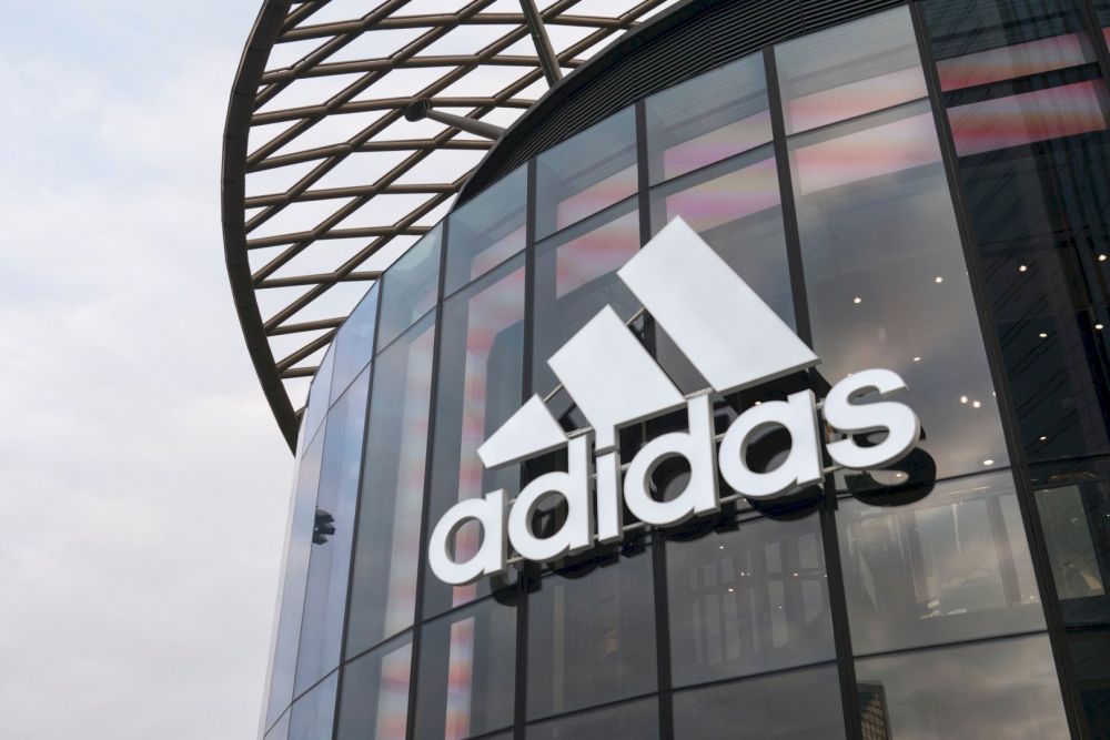 Российское юрлицо Adidas заработало в РФ более 2 млрд прибыли