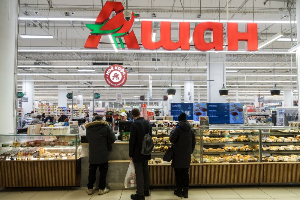 Дайджест 01.06-07.06: «Лента» поглотила «О’Кей», Poizon открыл платформу для российских продавцов, Бывшая Pandora закрыла почти все магазины