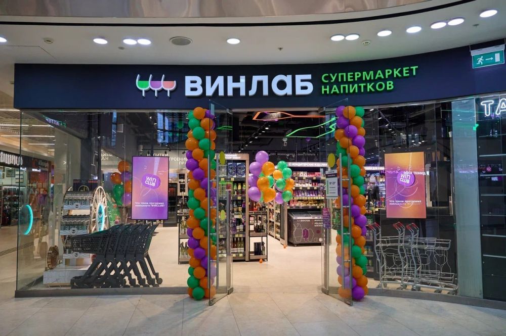 Сеть «ВинЛаб» открыла флагманский магазин в Москве с ИИ-сомелье