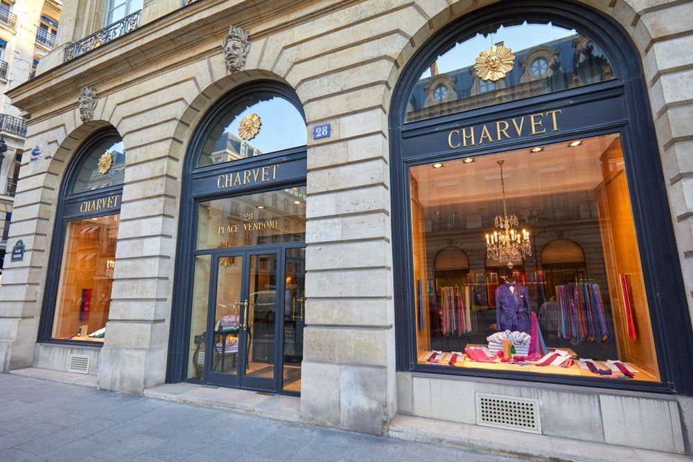 Chanel купил старейшего в мире производителя рубашек Charvet