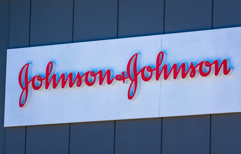 Johnson & Johnson может выплатить $5,5 млрд по делу о детской присыпке