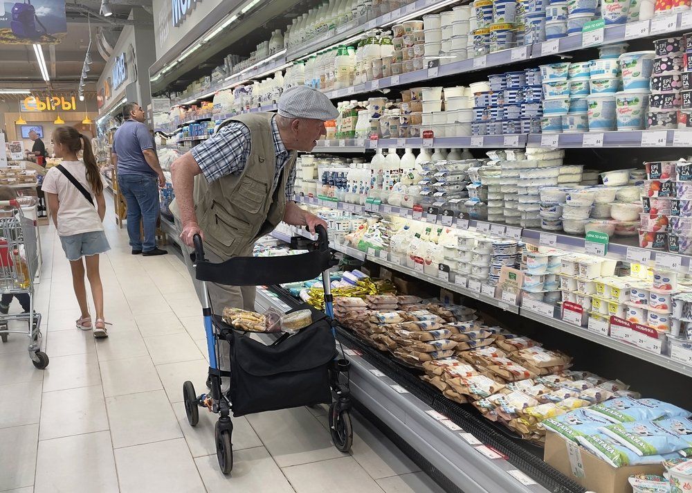 Госдума может ужесточить правила продажи социально значимых продуктов