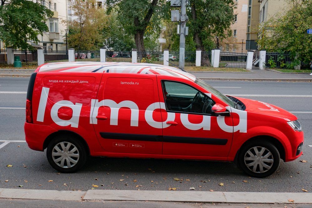 Lamoda: в 2025-м году компания сократила расход курьерских пакетов на 39%
